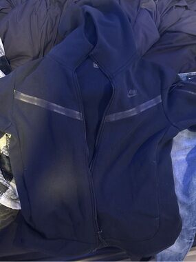 Nike Men’s Black Hooded Windbreaker with Reflective Chest Stripe